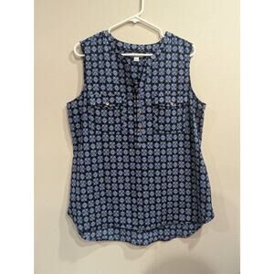 Sleeveless Henley neckline navy patterned shell/blouse by Croft and Barrow, L